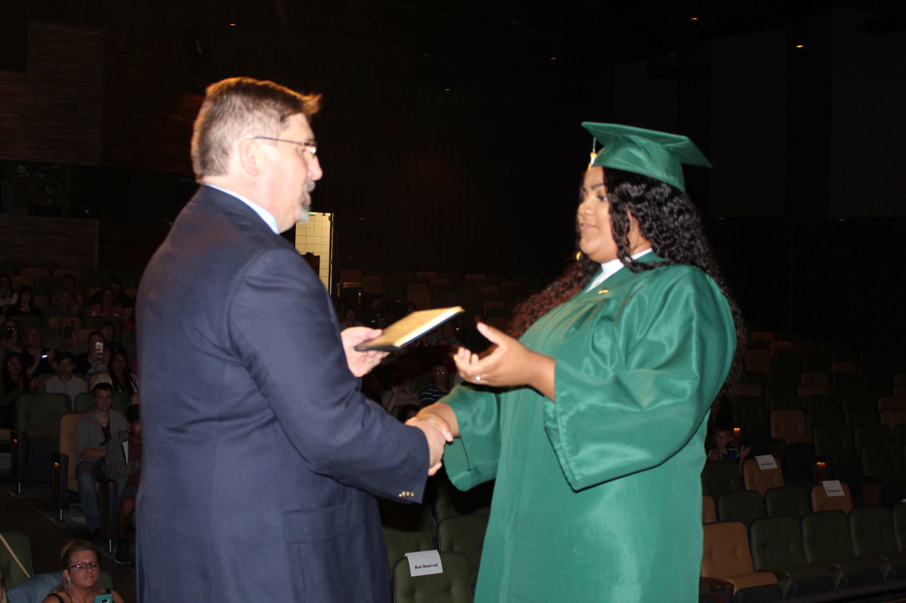 060419-ctzn-news-dsl-grad008.jpg